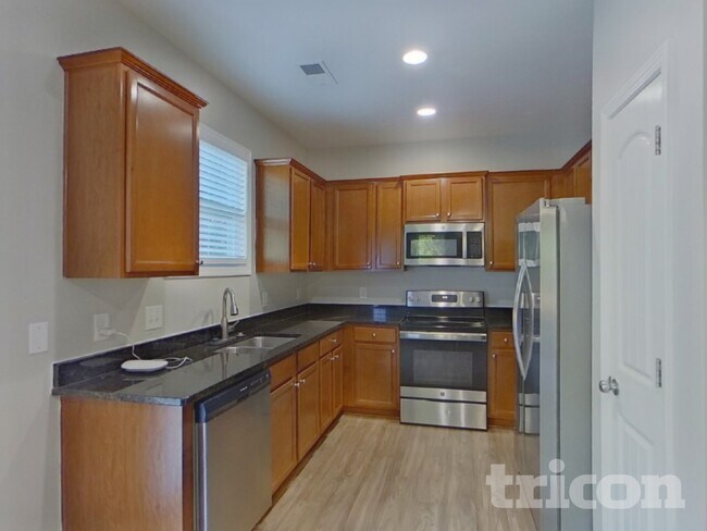 Building Photo - 806 Simones Ct