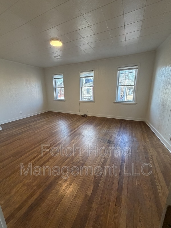 Building Photo - 233 S 4th St