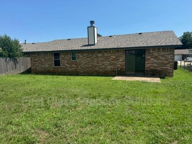 Building Photo - 8613 E Parkridge Dr