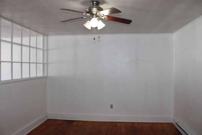 Building Photo - Apartment in Havelock