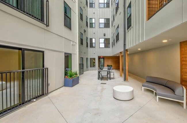 Building Photo - 2500 Longview St