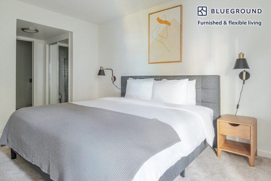 Building Photo - 141 Wellesley Cres