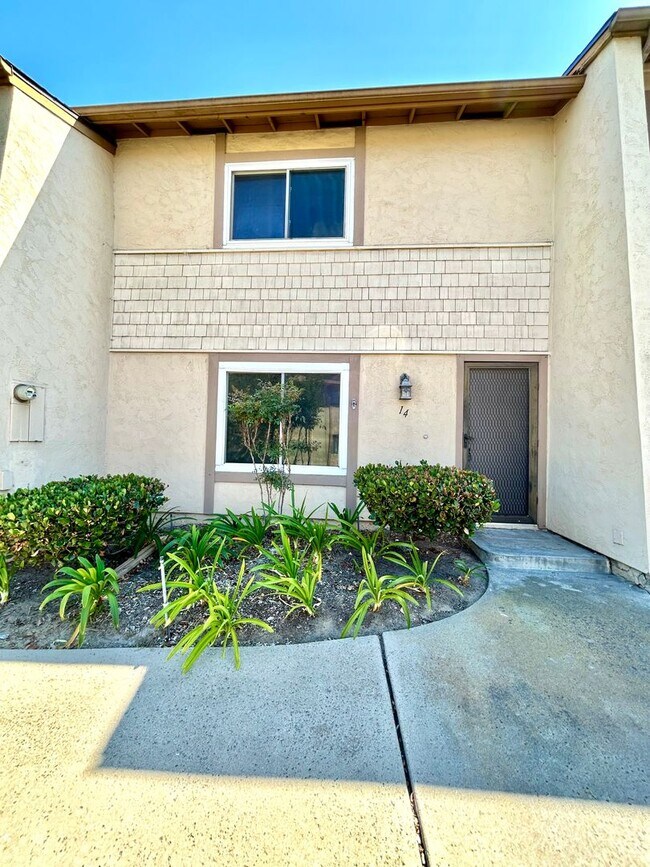Building Photo - Completely Remodeled 3 Bedroom in La Mesa!! Water/Trash Included