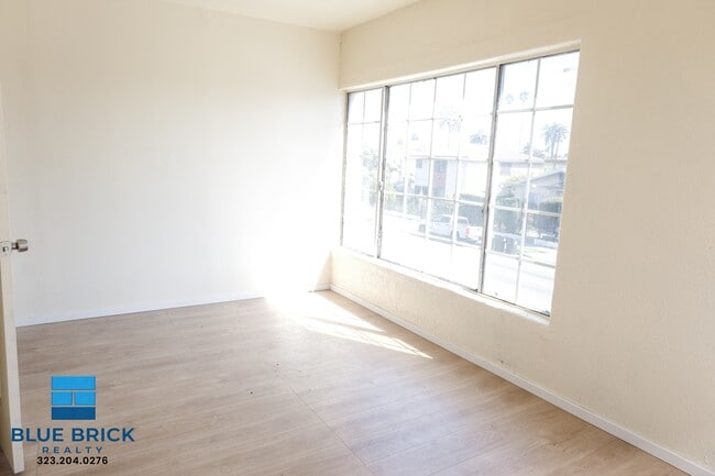 Building Photo - 1401 W 53rd St