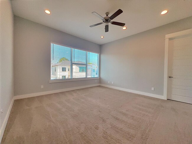 Building Photo - 418 Yale Oaks Ln