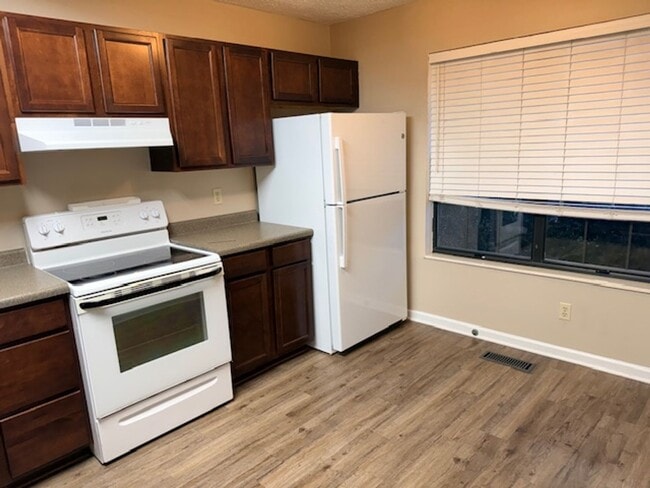 Building Photo - Maryville 37803 - 3 bedroom condo with bonus room - Call Troy Adams (865) 233-6949