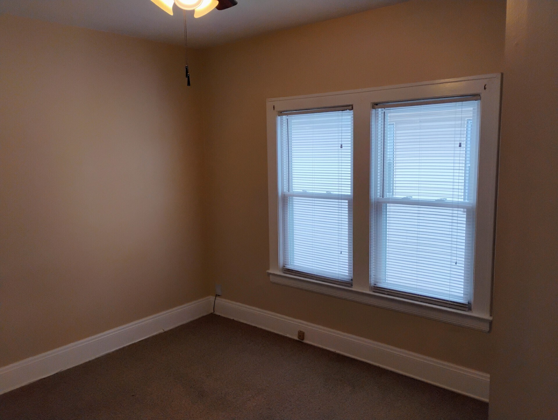 Building Photo - 2102 Chesterland Ave