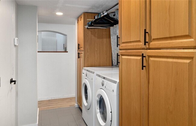 Building Photo - Spectacular Views Close to I-90!