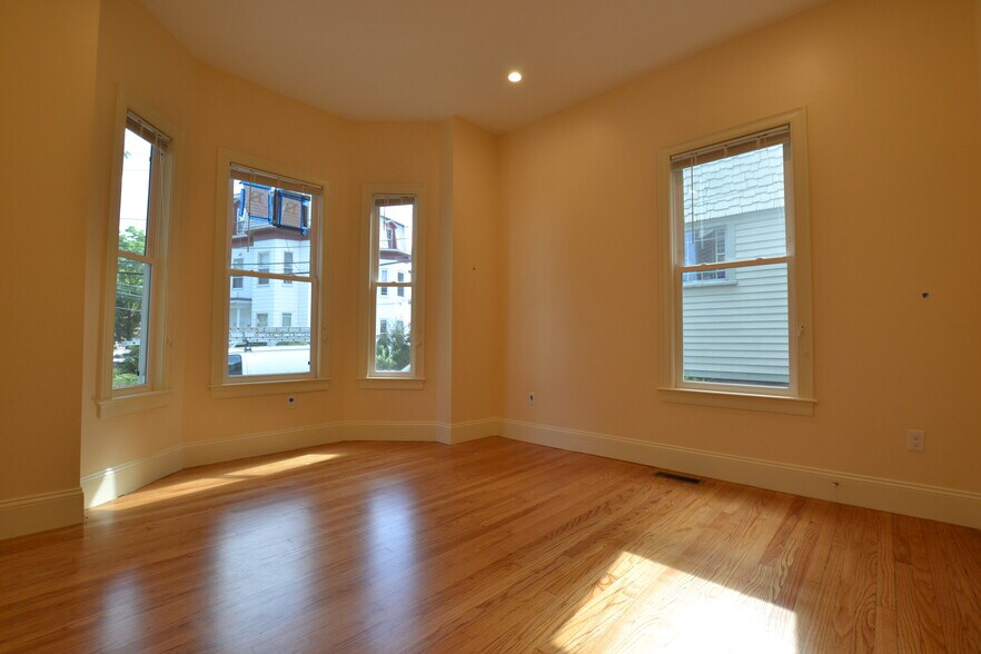 Building Photo - 5 Griggs Pl