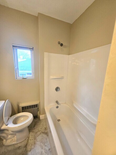 Building Photo - 848 Smith St