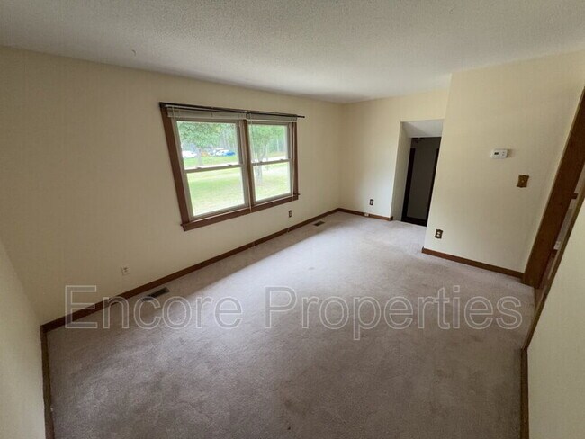 Building Photo - 1125 Bermuda Run