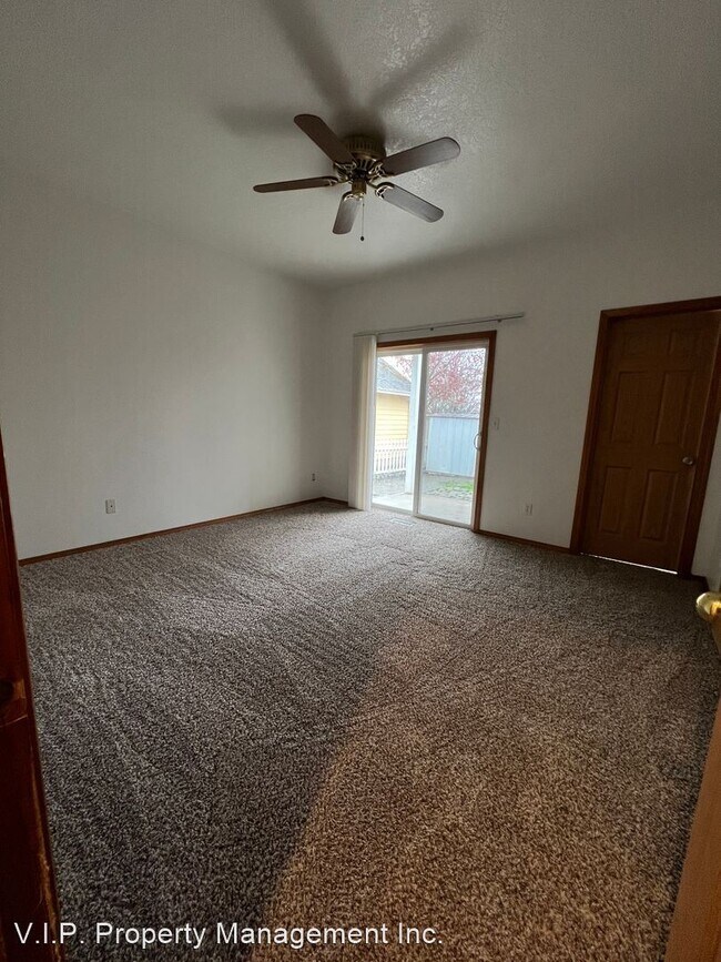 Building Photo - 3 br, 2 bath House - 1228 NE Multnomah Dr.