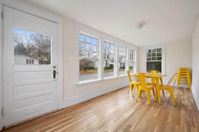 Building Photo - 34 Allen St