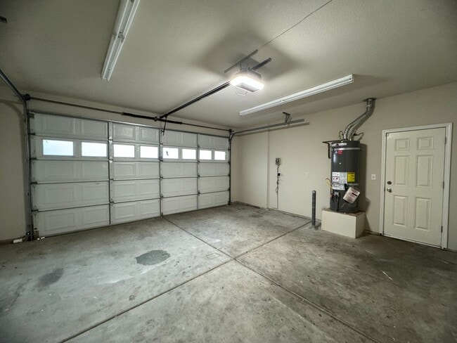 Building Photo - Available NOW - Stunning 3 Bed, 3 Bath Home in North Chico