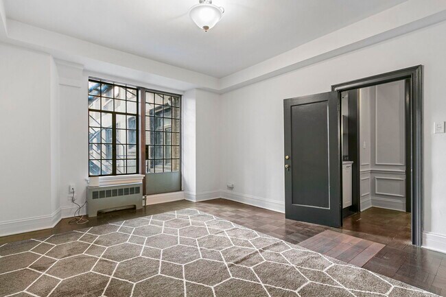 Building Photo - 222 E Chestnut St