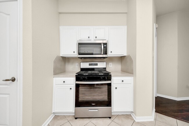 Building Photo - 5114 Santrey Dr