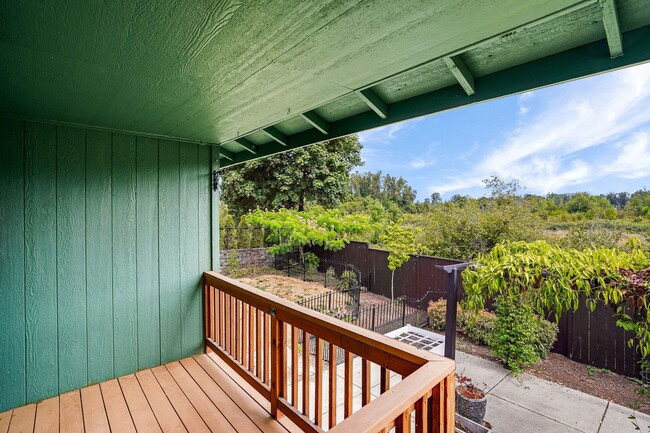 Building Photo - Beautiful 3 bed, 2 bath home in a quiet We...