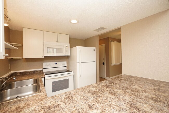 Building Photo - 308 Miracle Strip Pkwy SW