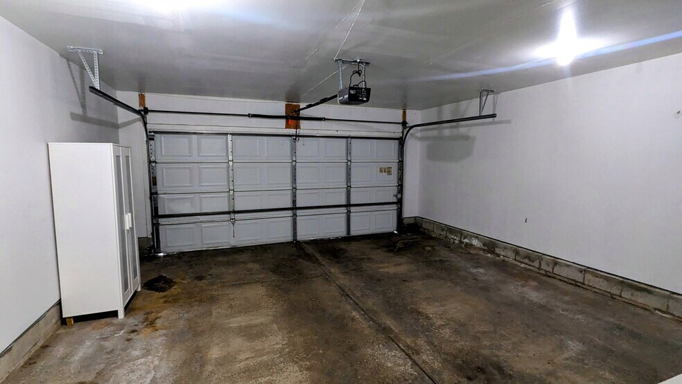 Building Photo - 1643 Chestnut Dr
