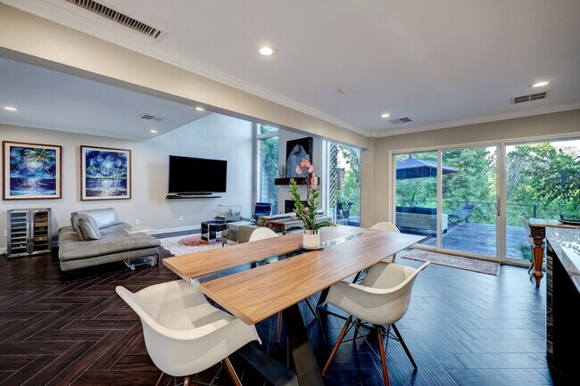 Building Photo - 4732 Post Oak Timber Dr