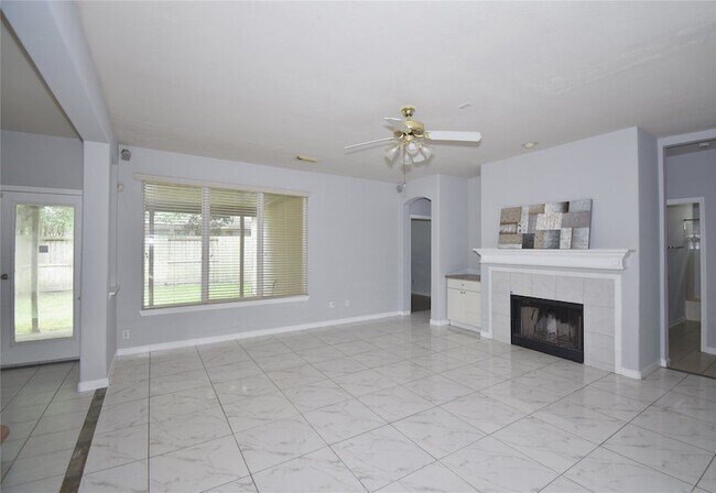 Building Photo - 20703 Whitevine Way