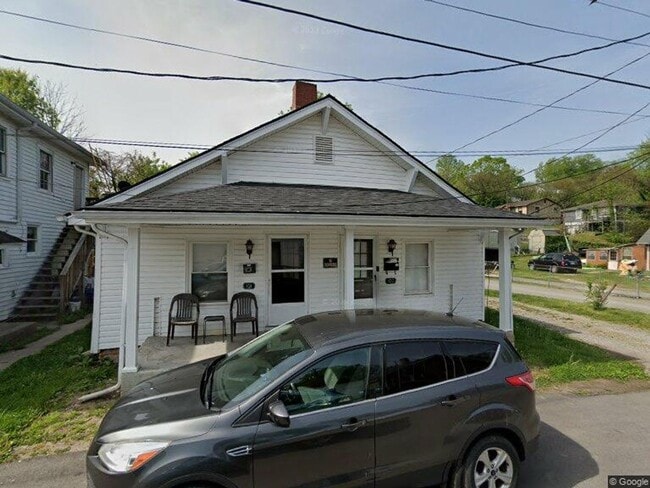 Primary Photo - 1 Bedroom Duplex!