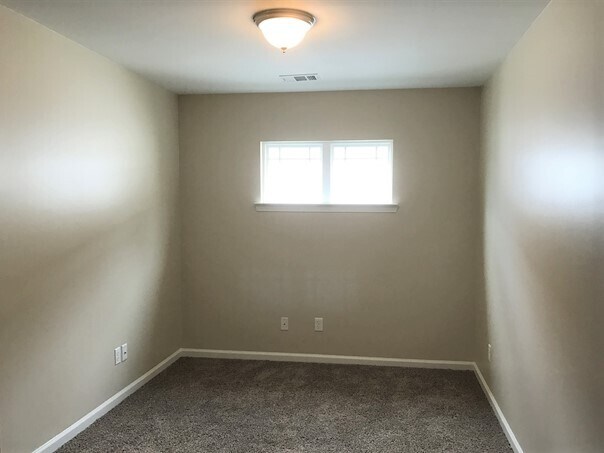 Building Photo - 330 Summer Hill Way