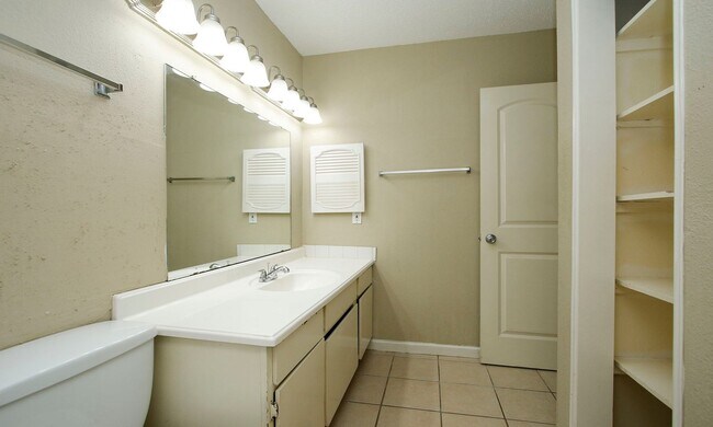 Building Photo - For Lease and Accepting Housing Vouchers | 3 Bed, 2 Bath | 1,237 Sq Ft |  Hearthwood II Community |