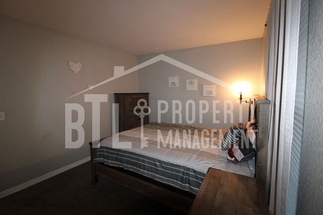 Building Photo - NEW YEAR PRICE DROP!  Fully Furnished One ...