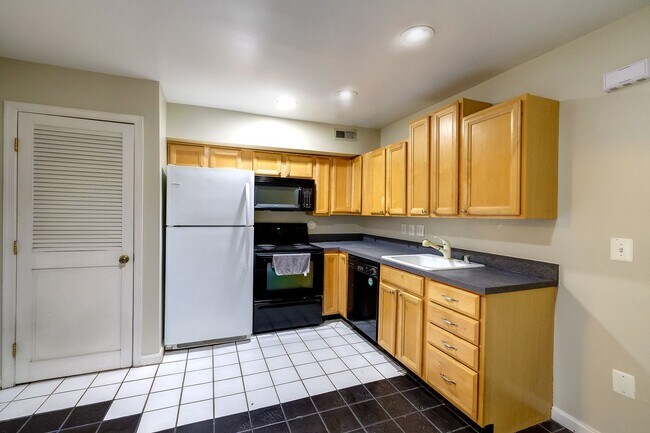 Building Photo - 2025 11th St NW