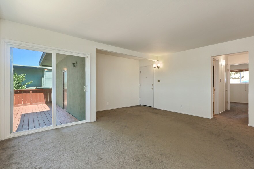 Building Photo - 2073 Key Blvd