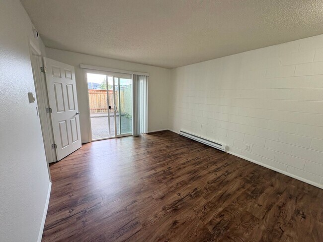 Building Photo - Sh314-316