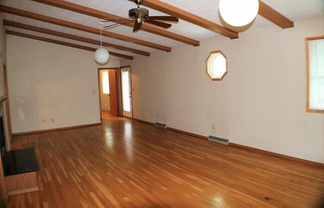 Building Photo - $2,200 | 4 Bedroom, 2 Bathroom House | No ...