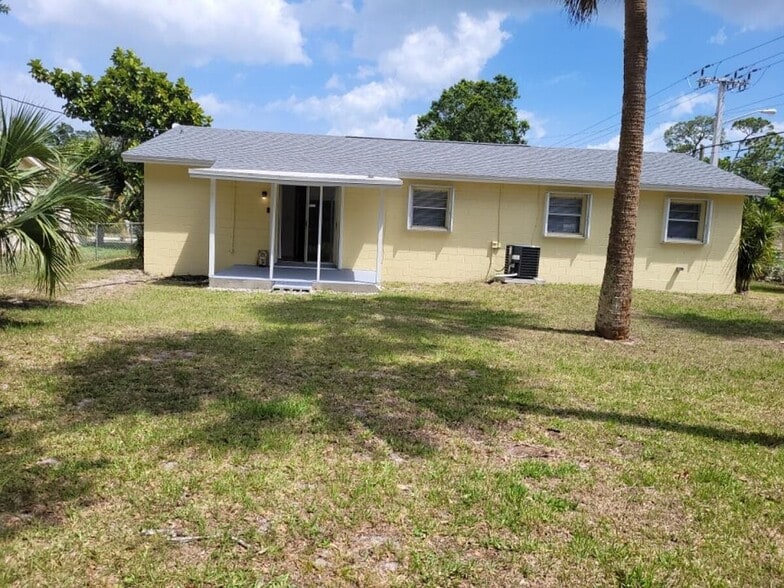 Building Photo - 1605 40th Ave