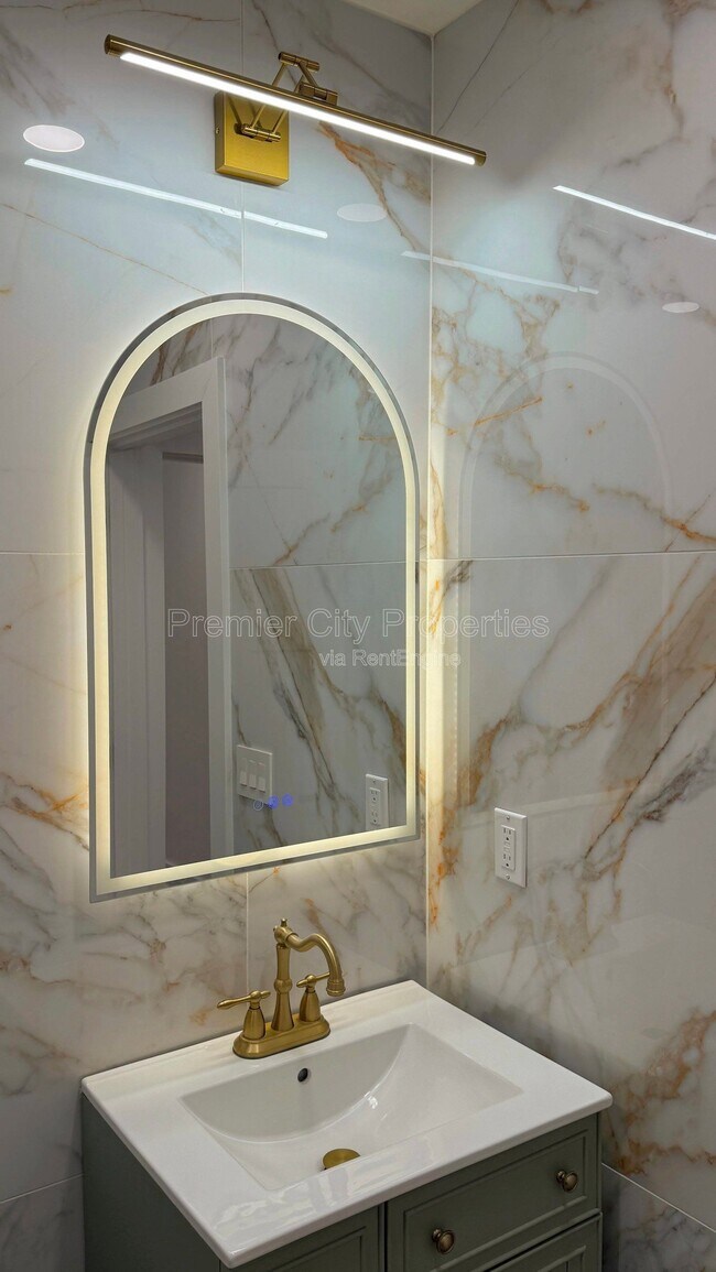 Building Photo - 240 Mcgregor Ave