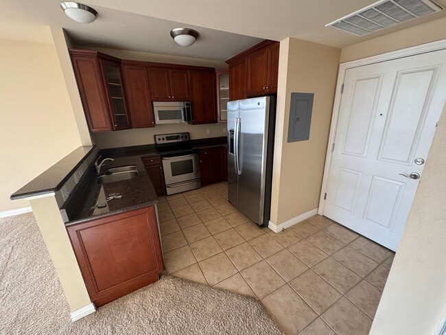 Building Photo - 2 bed/2 bath 4th Floor Unit in Cherry Cree...