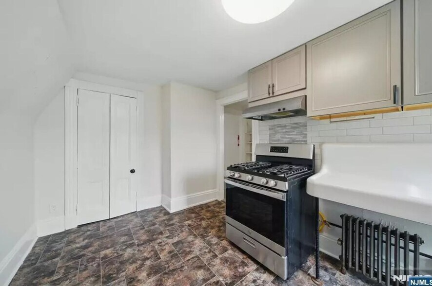 Building Photo - 9 Vincent Pl