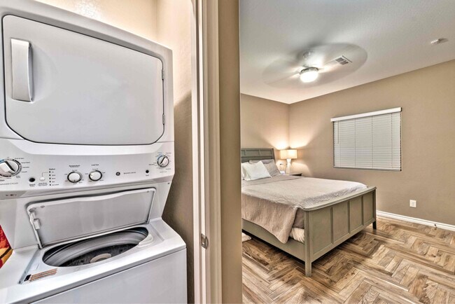 Building Photo - 993 River Garden Ct