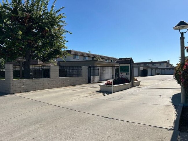 Building Photo - FANTASTIC 3BD TOWNHOUSE FOR LEASE!