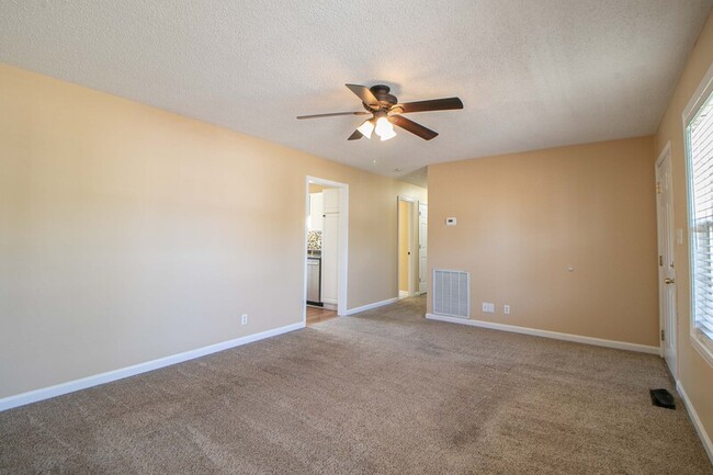 Building Photo - 207 Ruf Dr