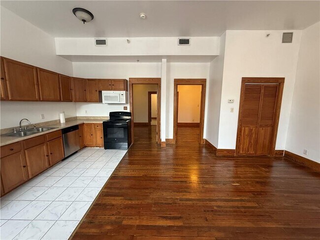 Building Photo - 459 Dauphin St