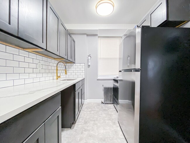 Building Photo - 836 Jersey Ave