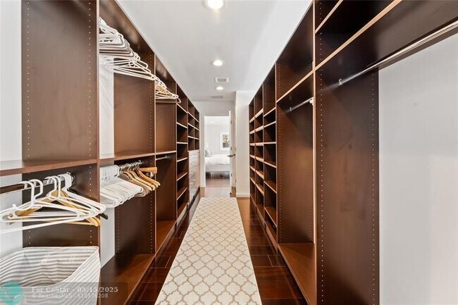 Building Photo - 325 Seven Isles Dr