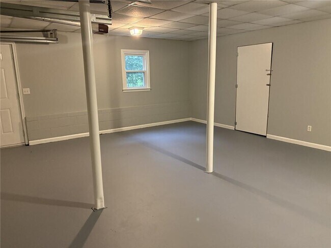 Building Photo - 5045 Bayberry Ct