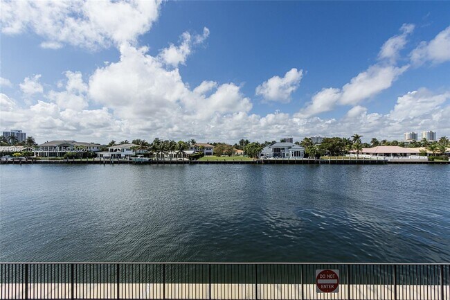 Building Photo - 2017 S Ocean Dr