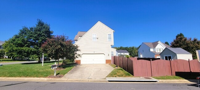 Building Photo - Stately brick front contemporary on huge c...