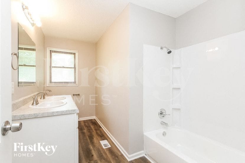 Building Photo - 127 E Edgewood Ave