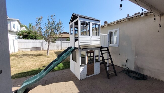Building Photo - Popular Escondido Single Story 3 Bedroom Home!