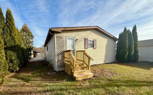 Building Photo - Spacious & Affordable 3BR Home in Belleville - Pet-Friendly, Central AC & Only $900!