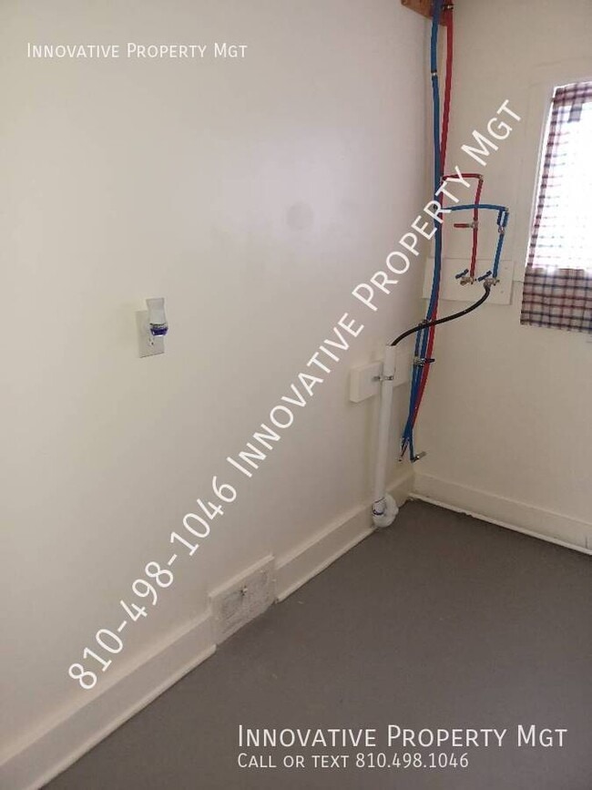 Building Photo - 1077 W Bergin Ave